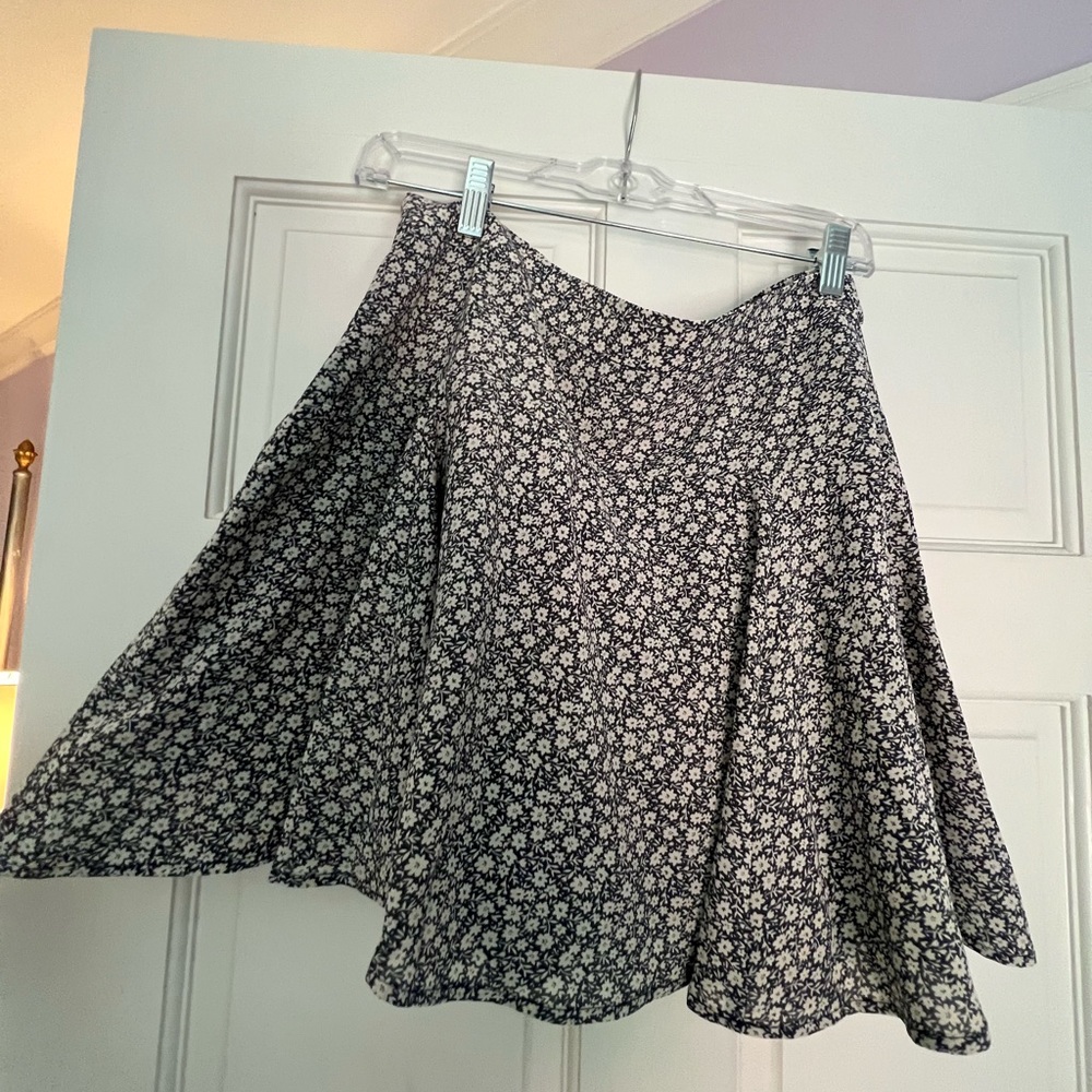 Floral patterned flowy skirt